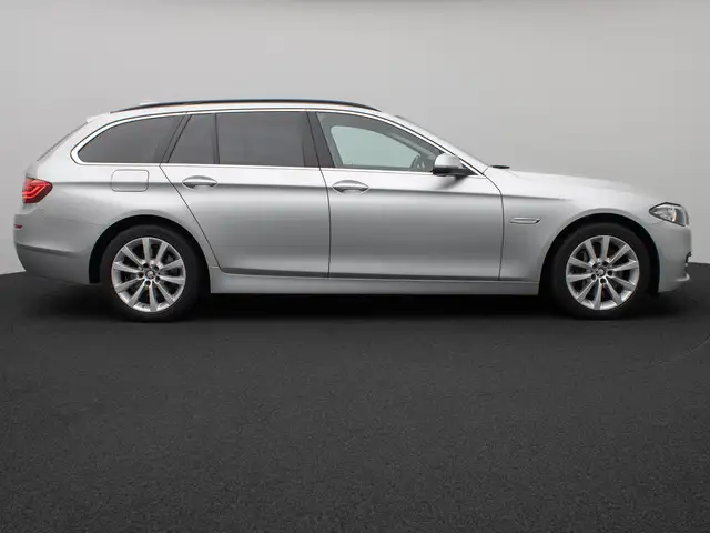 BMW 5 Series view 5