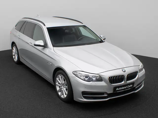 BMW 5 Series view 3