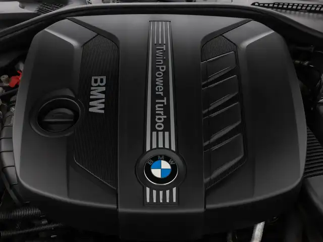 BMW 5 Series view 14