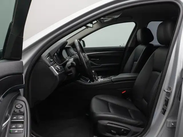 BMW 5 Series view 19