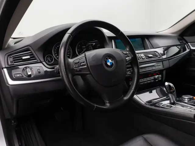 BMW 5 Series view 20