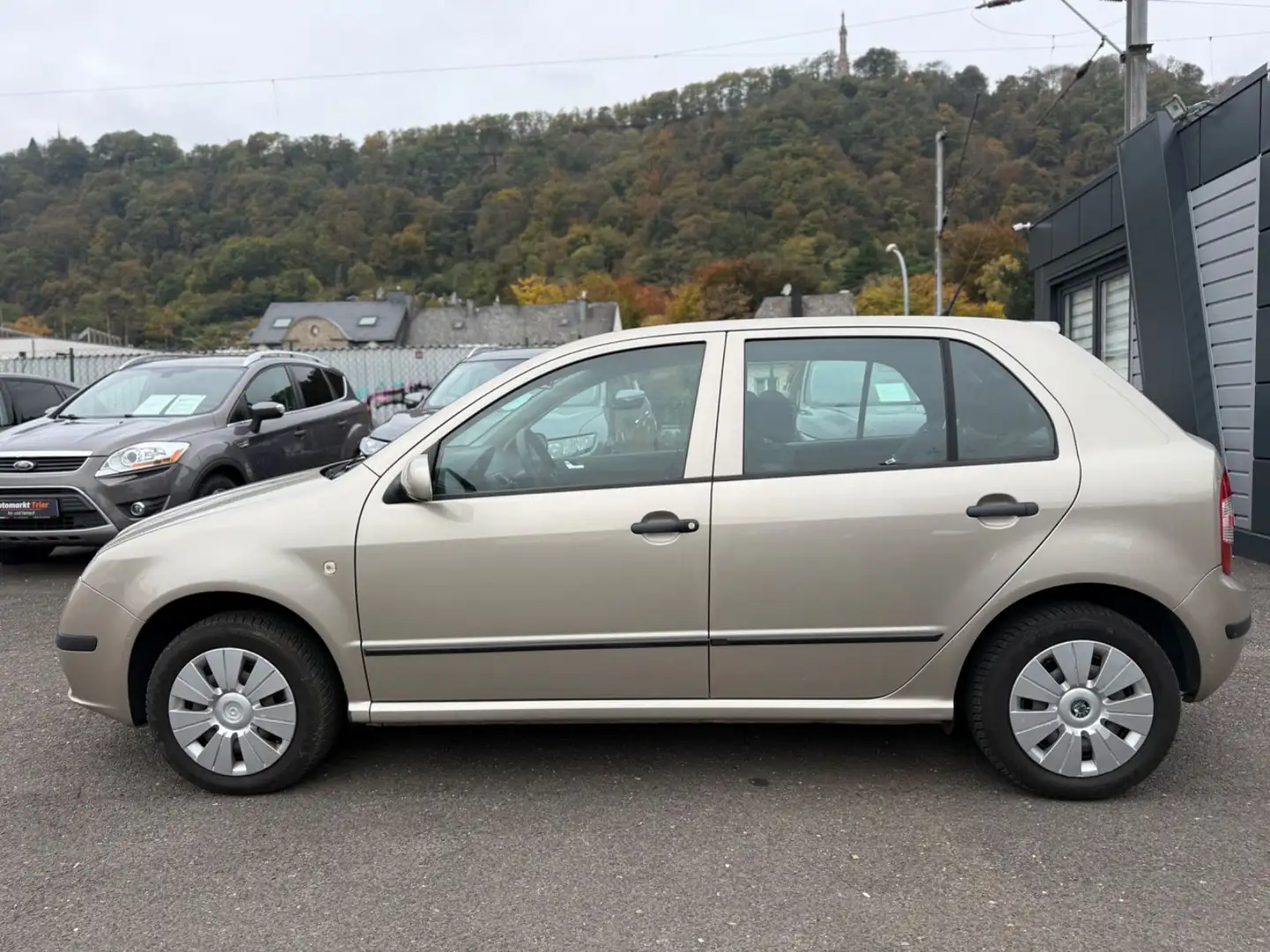 Skoda Fabia Ambiente! Automatik! Scheckheft! Wenig KM! Beige - 2