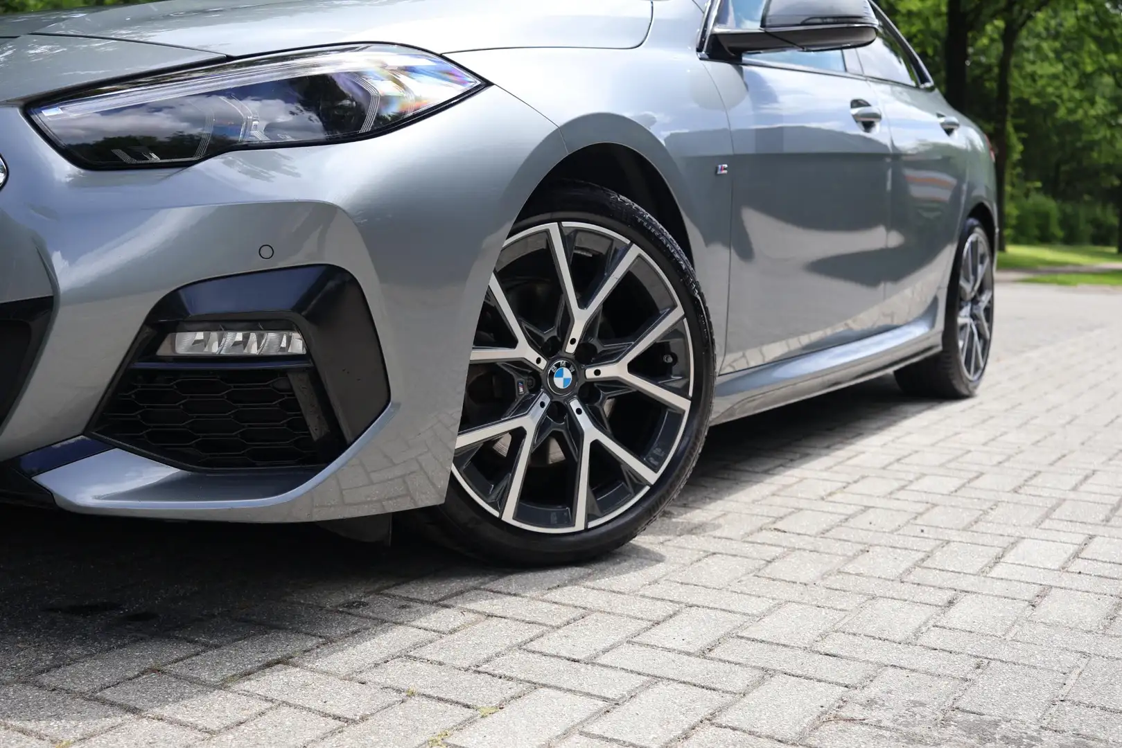 BMW 218 2-serie Gran Coupé 218i M-Sportpakket, M-aerodynam Grijs - 2