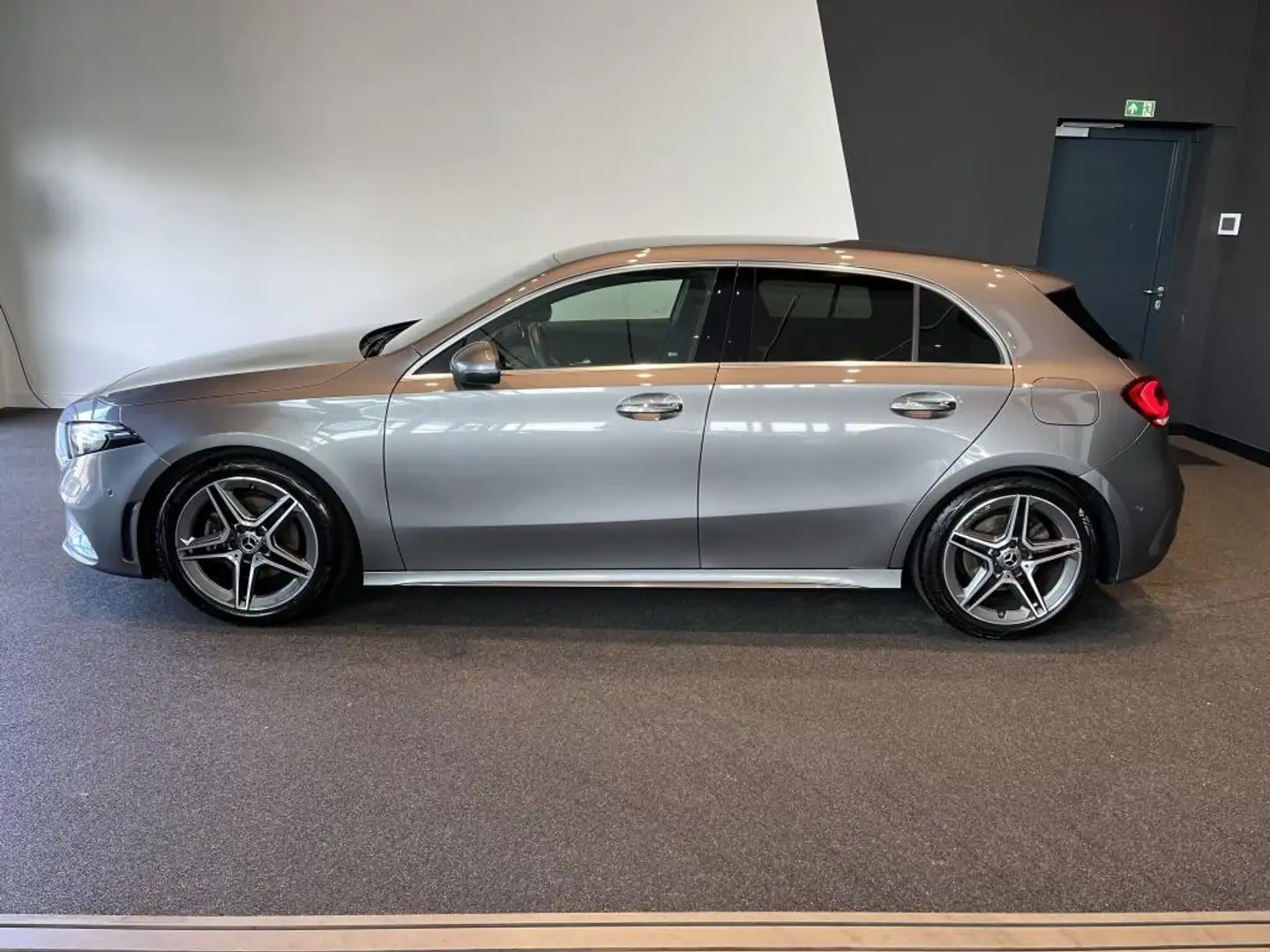 Mercedes-Benz A 200 AMG+MBUX+Distronic+Kamera+Ambiente+SHZ Gris - 2
