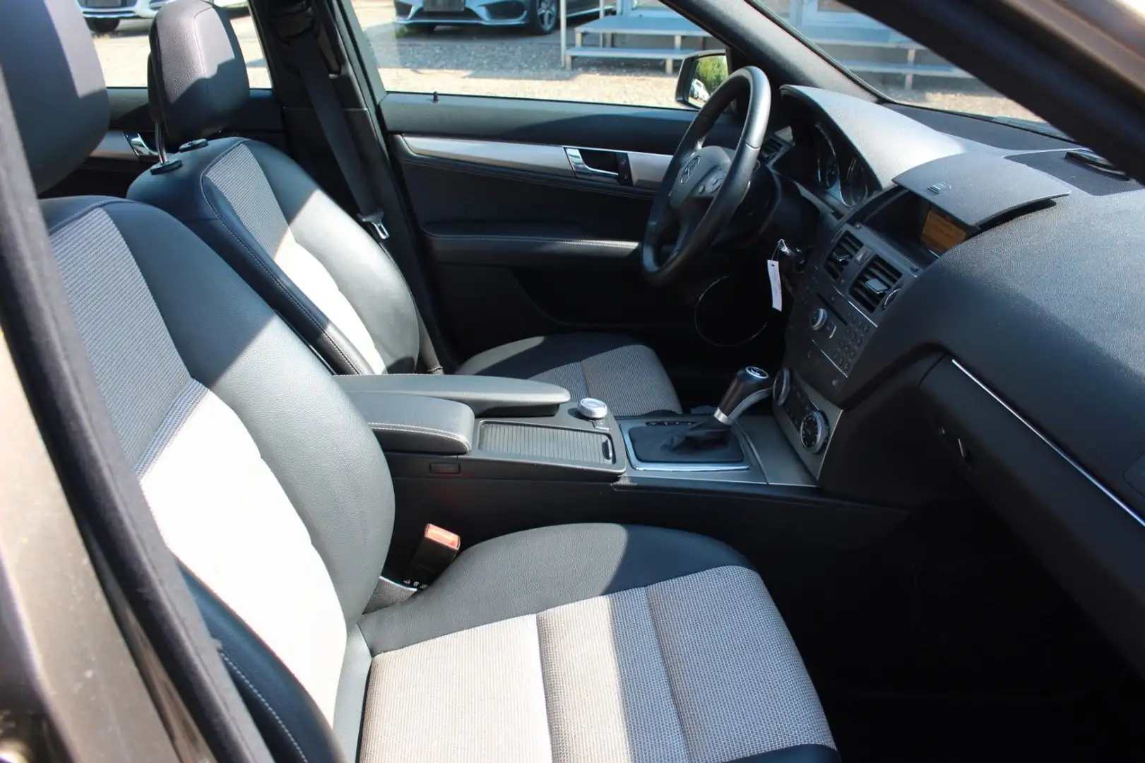 Mercedes-Benz C 180 T CGI BIXENON*AVANTGARDE*LED*AGILITY Grau - 2