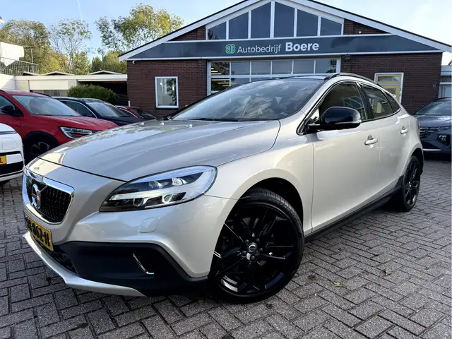 Volvo V40 Cross Country 1.5 T3 Nordic+ Luxury Panoramadak, 18''Lmv, Trekha