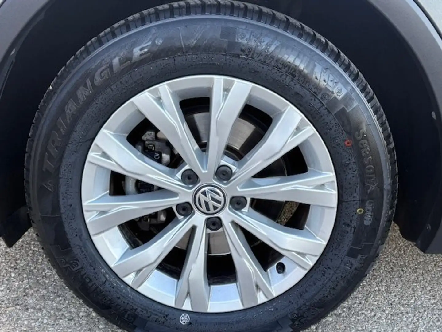Volkswagen Tiguan Tiguan II 2016 2.0 tdi Advanced 150cv dsg Gris - 2
