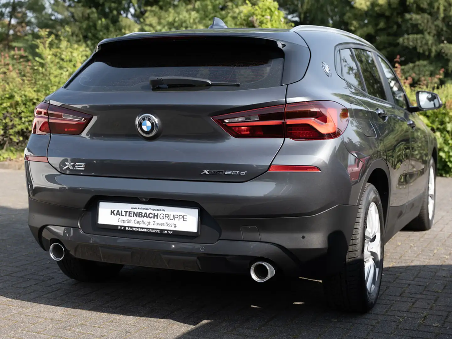 BMW X2 xDrive 20d Advantage AHK LED NAVI KAMERA Gris - 2