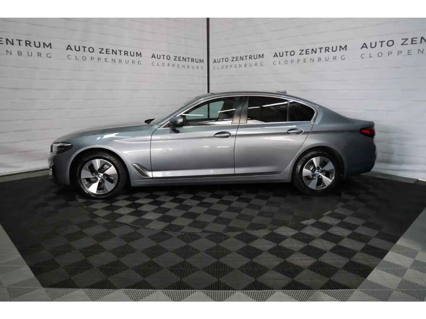 BMW 520 d LED+Navi+Leder+Komfortsitze+Kamera+PDC+17'' Grau - 2