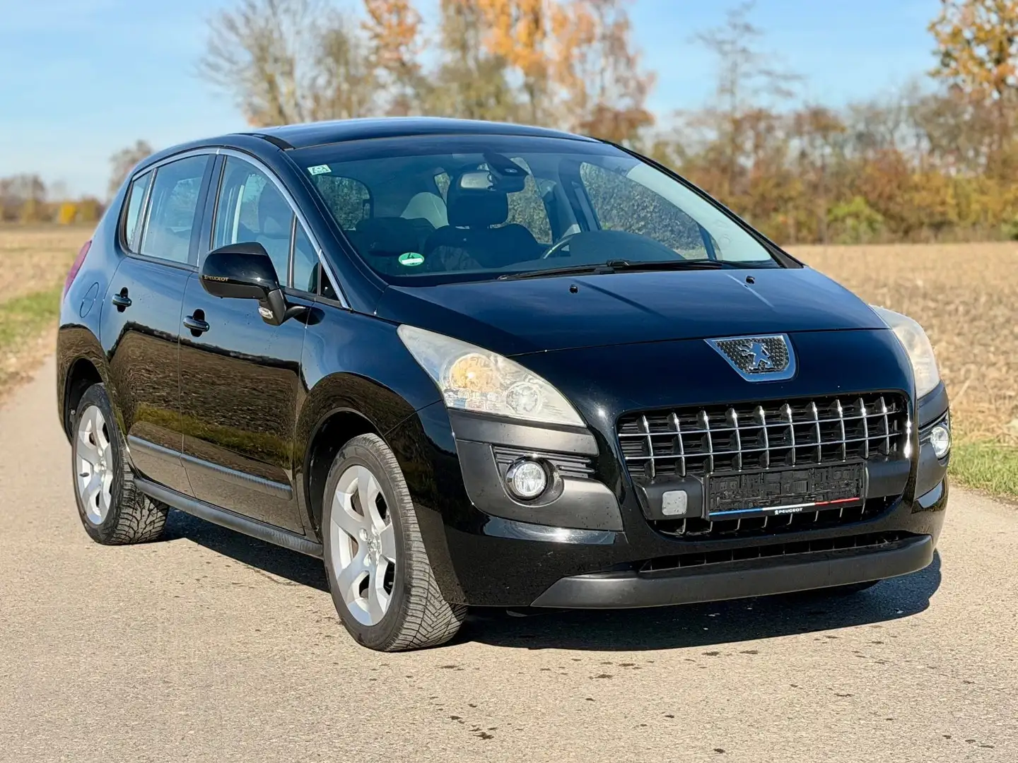 Peugeot 3008 Premium *88.000KM * Euro 5 * Schwarz - 2