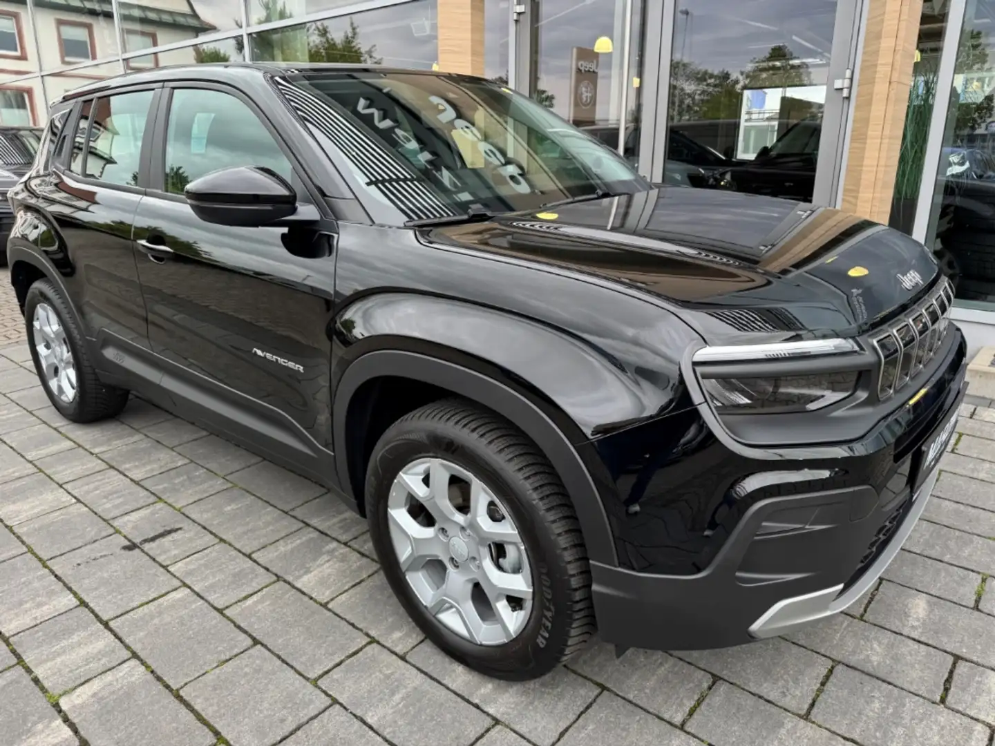 Jeep Avenger Altitude 1.2 T-GDI LED Allwetter Apple CarPlay And Schwarz - 2