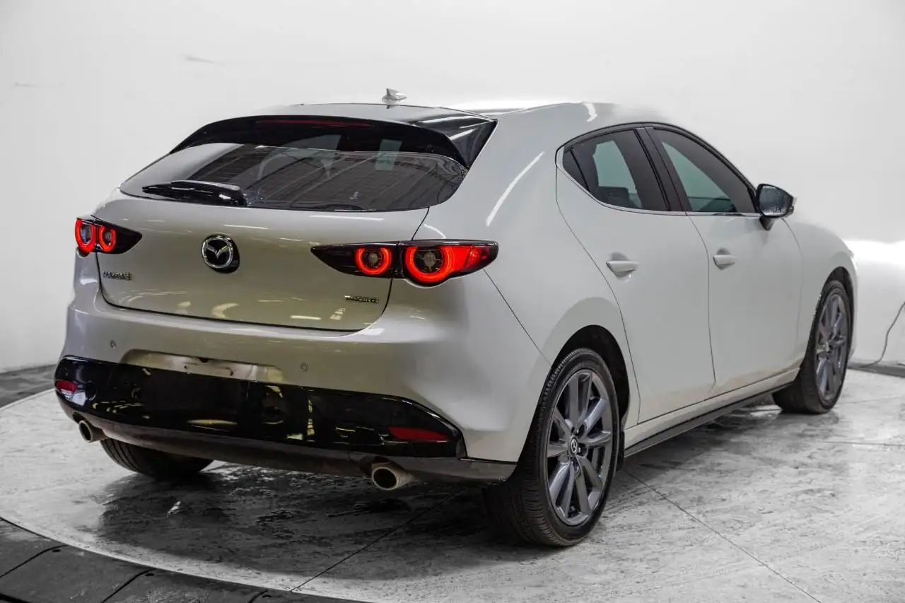 Mazda 3 снимка Mazda 3