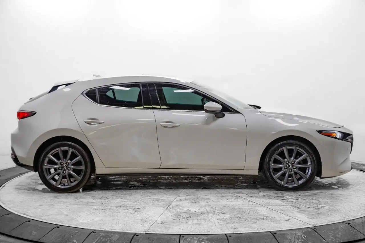 Mazda 3 снимка Mazda 3