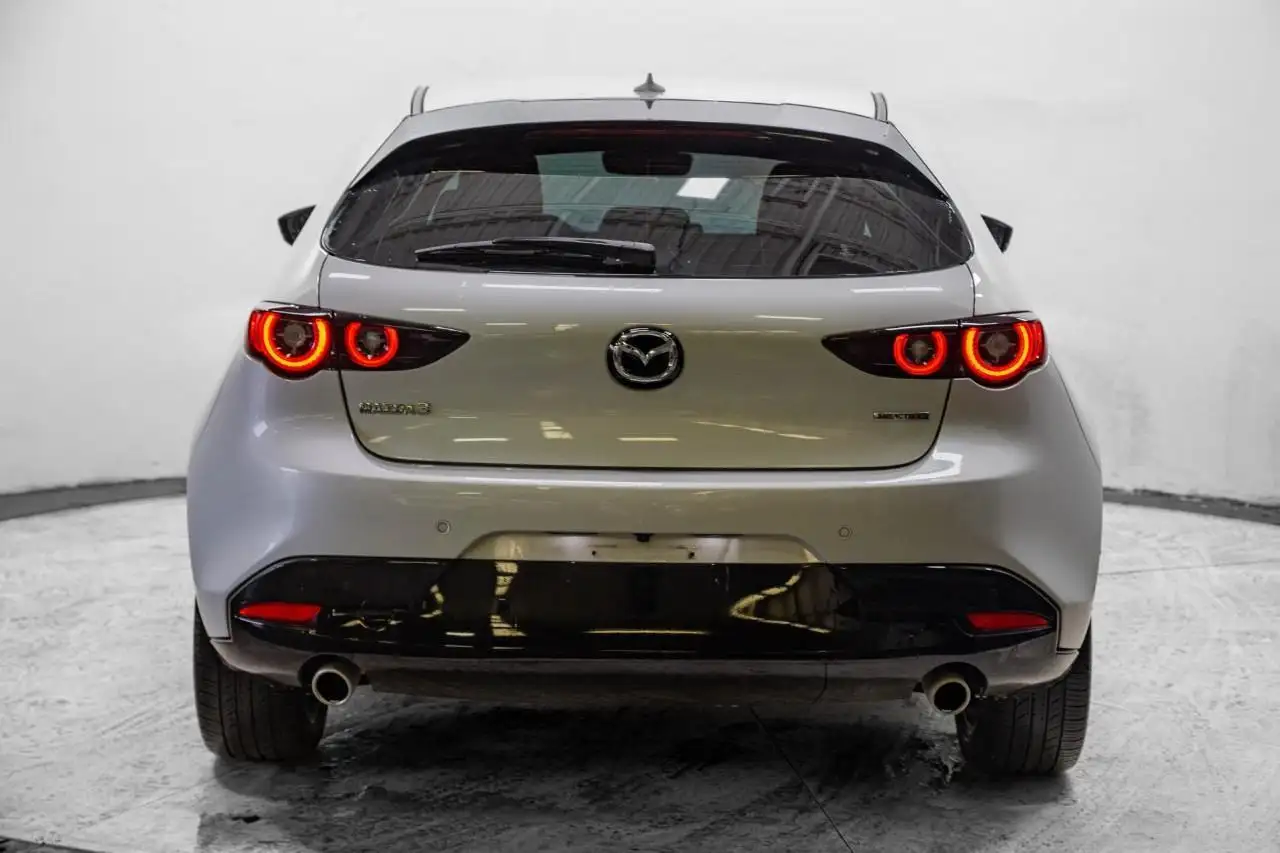 Mazda 3 снимка Mazda 3