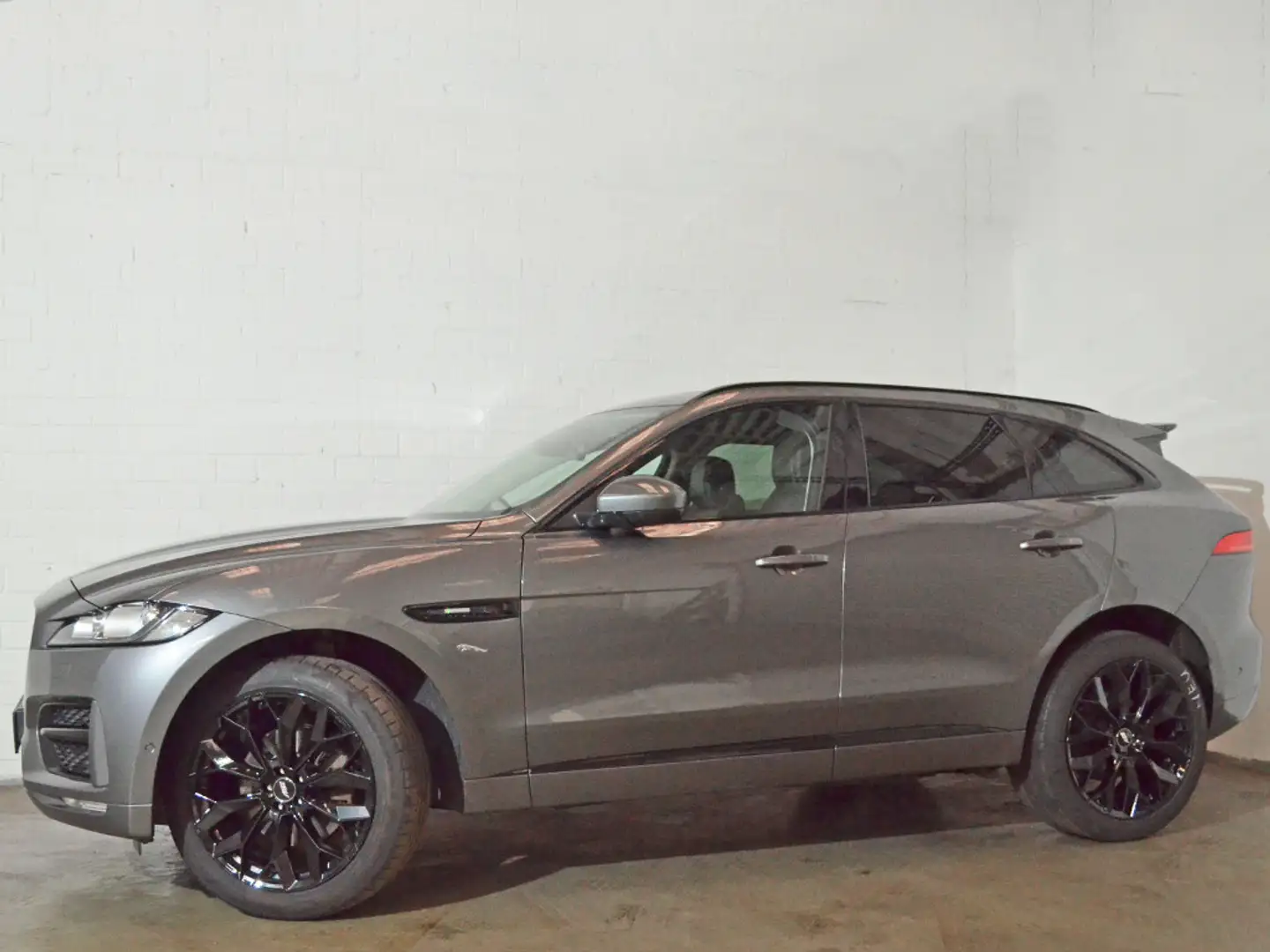 Jaguar F-Pace BlackPack 3,0d AWD *21Zoll Pano* Grau - 2