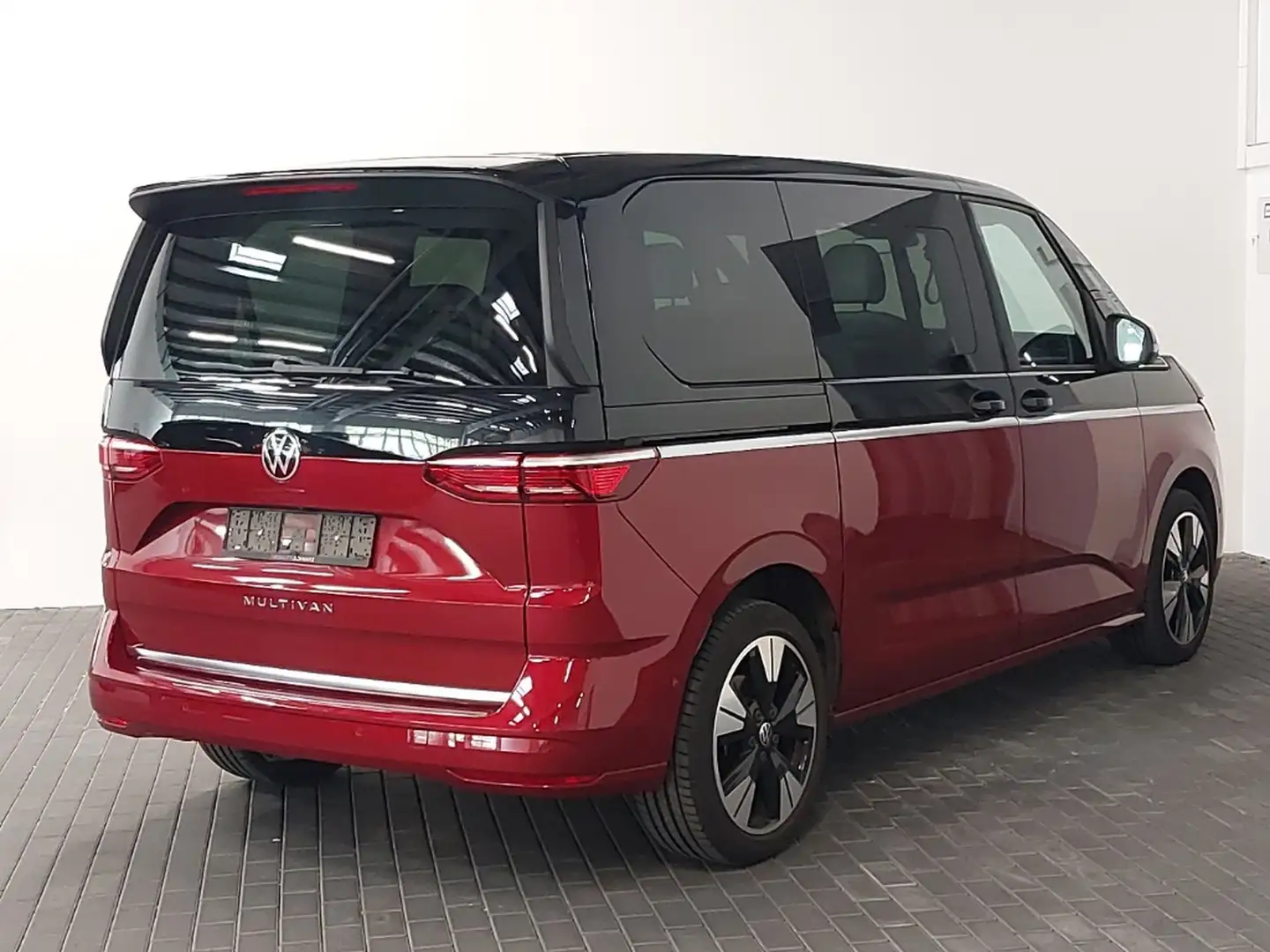 Volkswagen T7 Multivan Style AHK/ACC/HEADUP/PANO/STNDHZNG Zwart - 2