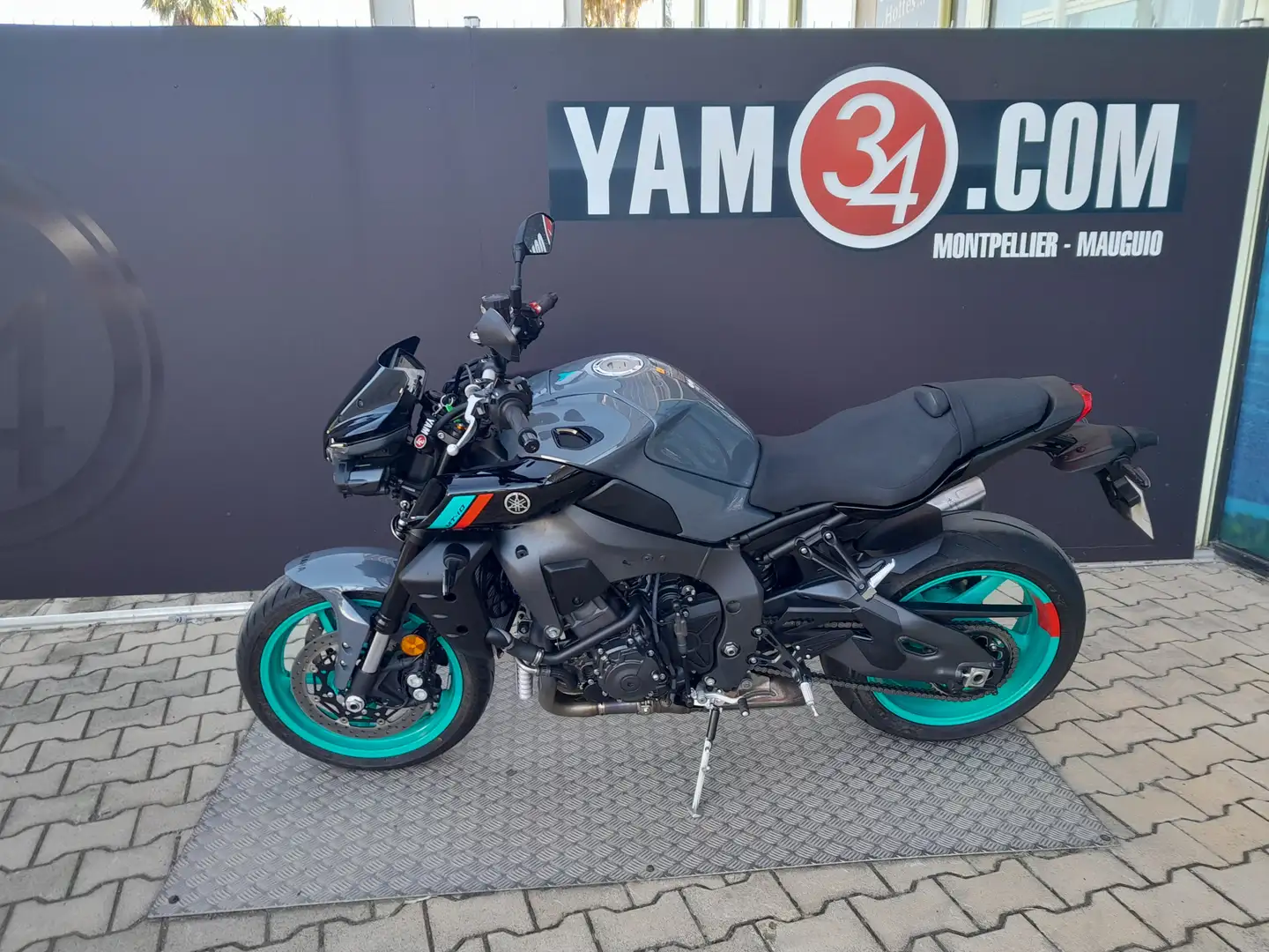 Yamaha MT-10 Gris - 1