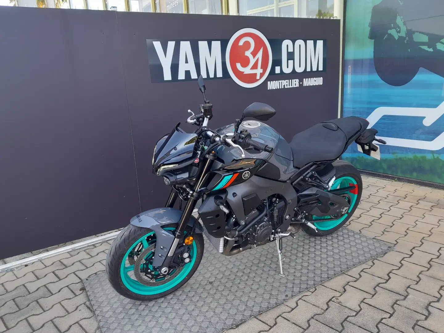 Yamaha MT-10 Gris - 2