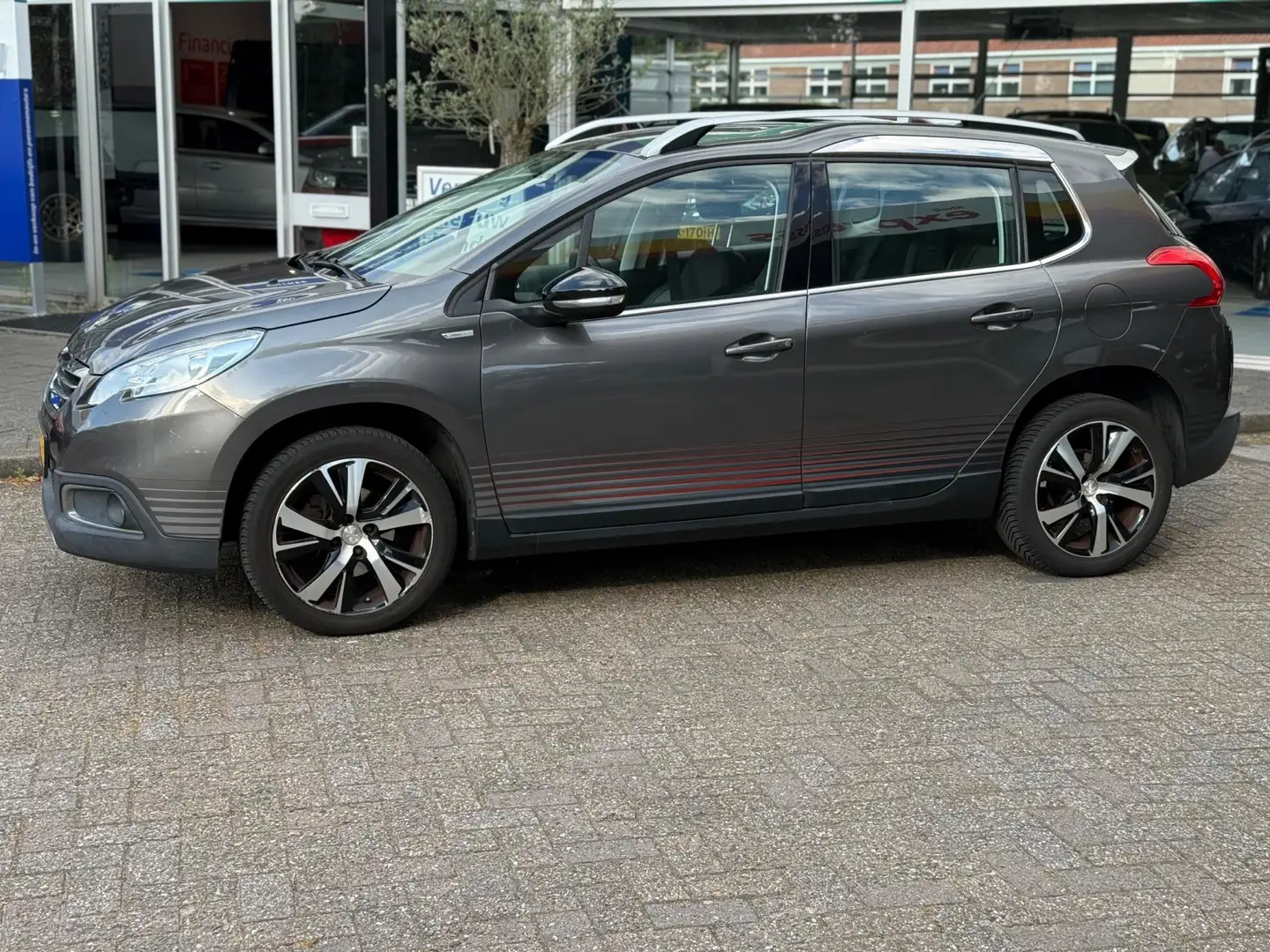 Peugeot 2008 1.2 PureTech Urban Cross Gris - 2