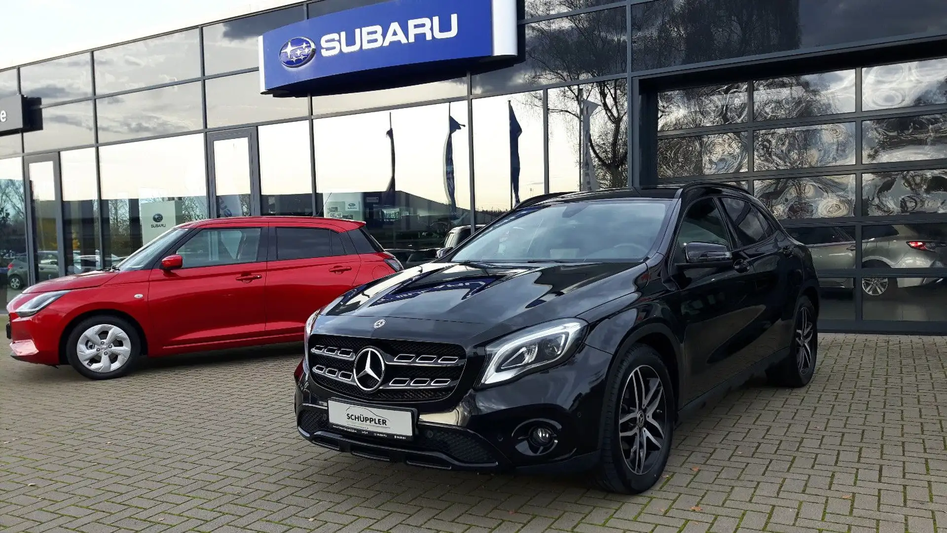 Mercedes-Benz GLA 180 Urban Zwart - 1