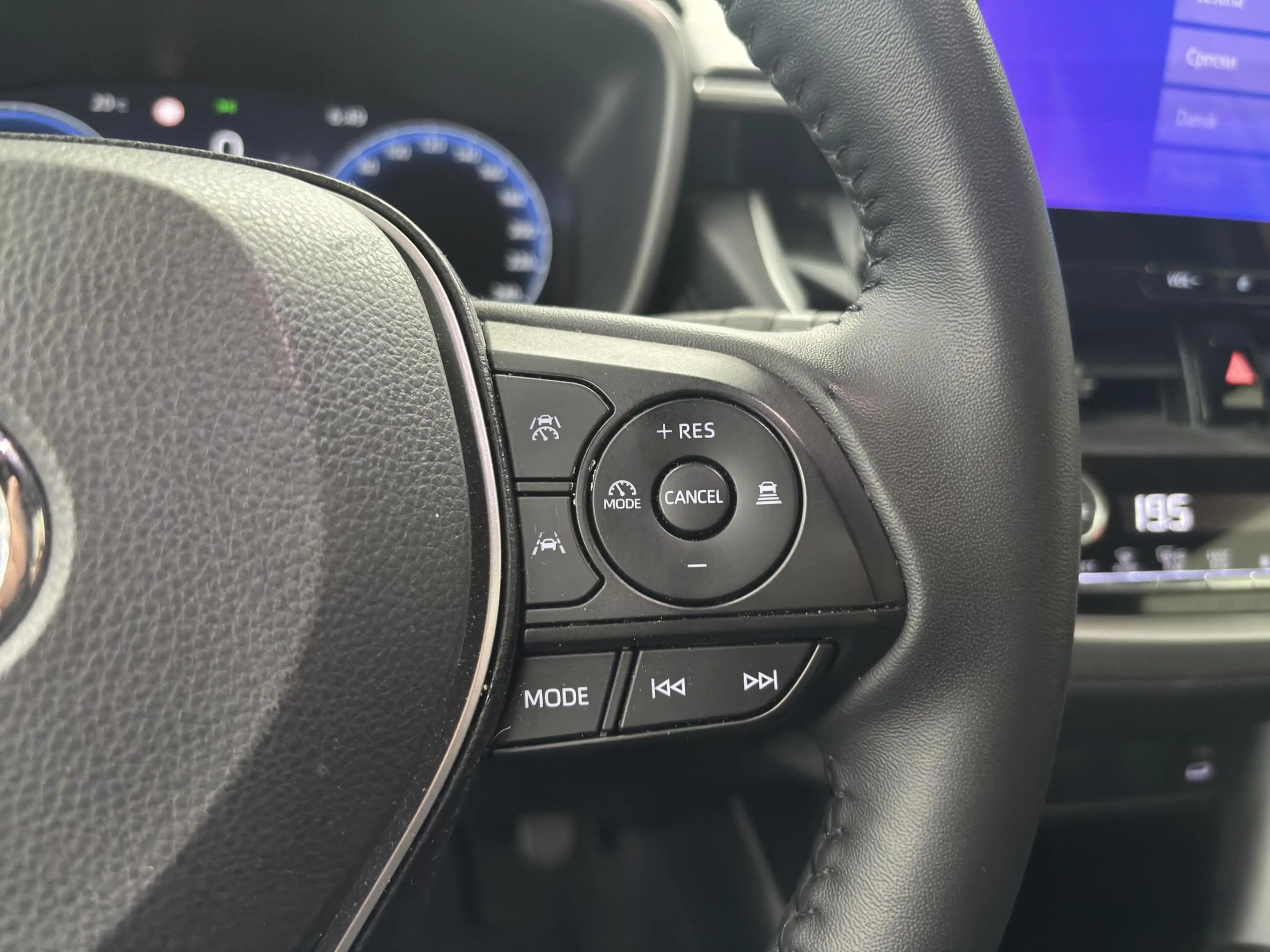 Toyota Corolla Cross Hybrid 140 Active — photo 9