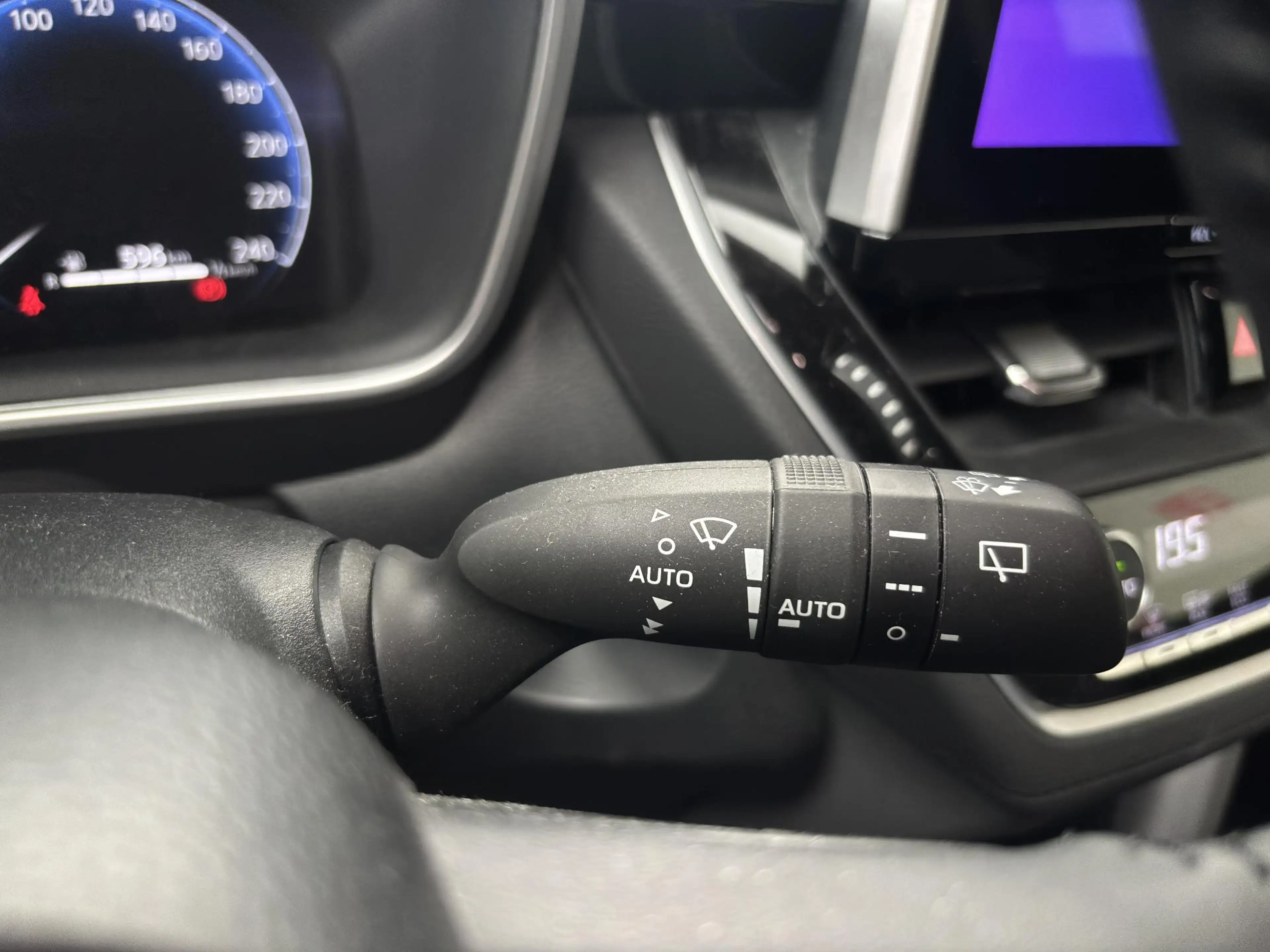 Toyota Corolla Cross Hybrid 140 Active — photo 11