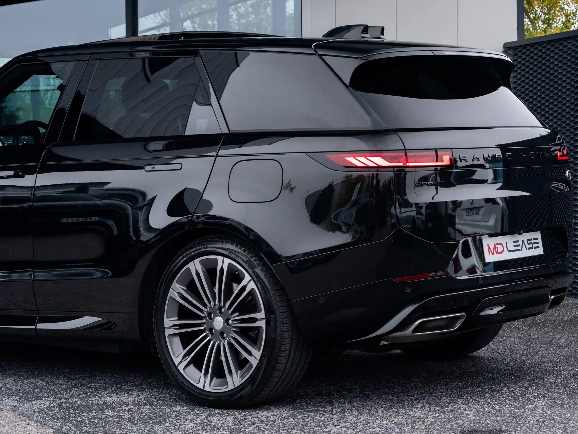Land Rover Range Rover Sport P400 2024 검정 사진 2