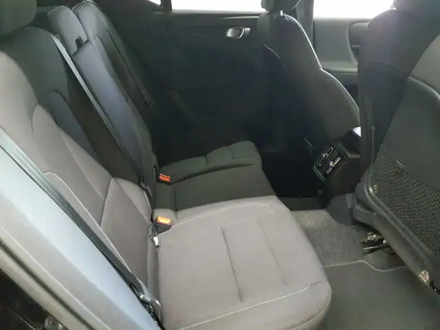 Volvo XC40 view 14