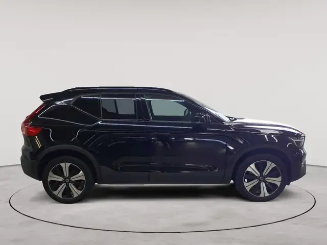 Volvo XC40 view 3