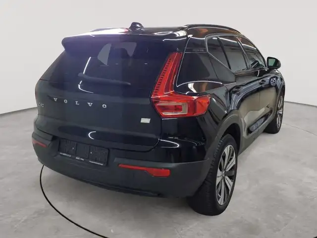 Volvo XC40 view 4