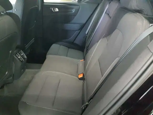 Volvo XC40 view 13