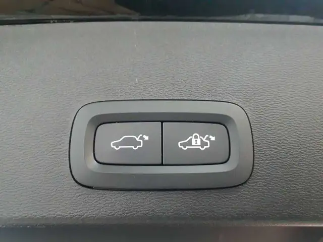 Volvo XC40 view 16