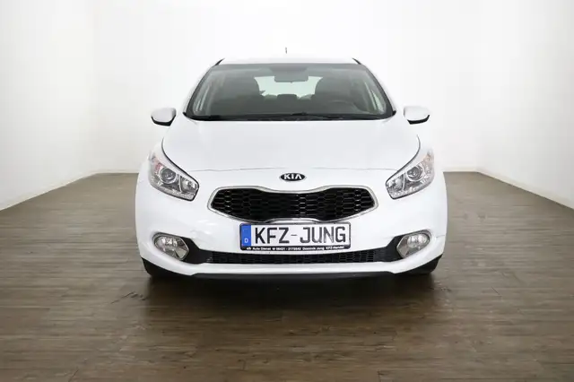 Kia Ceed view 3