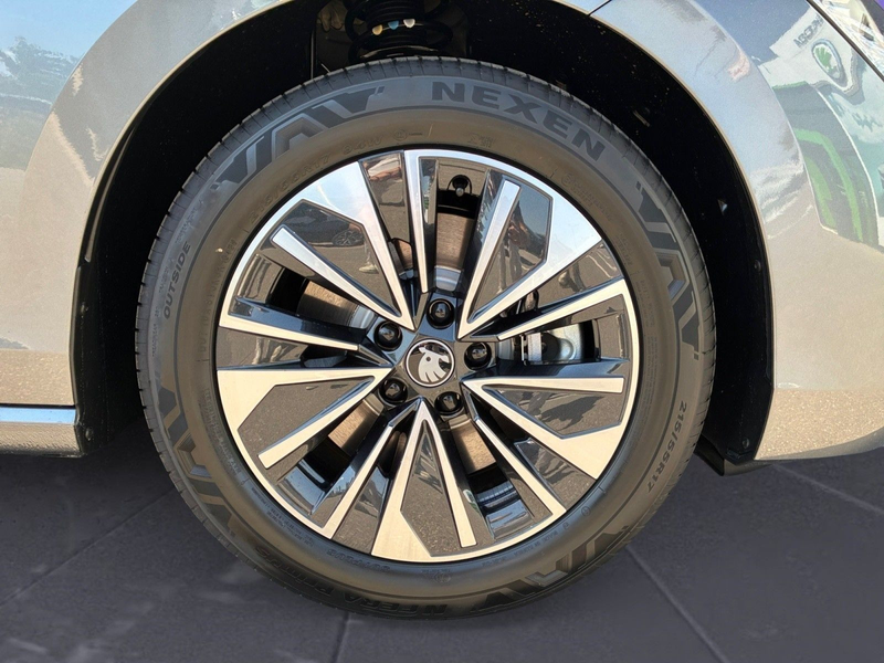 Skoda Superb Combi Selection 1,5 TSI iV 6-Gang-DSG — photo 9