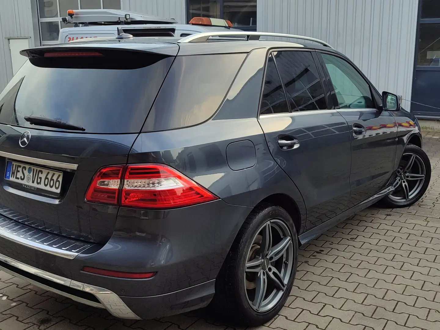 Mercedes-Benz ML 350 M-Klasse Diesel BlueTEC 4MATIC 7G-TRONIC Grau - 1