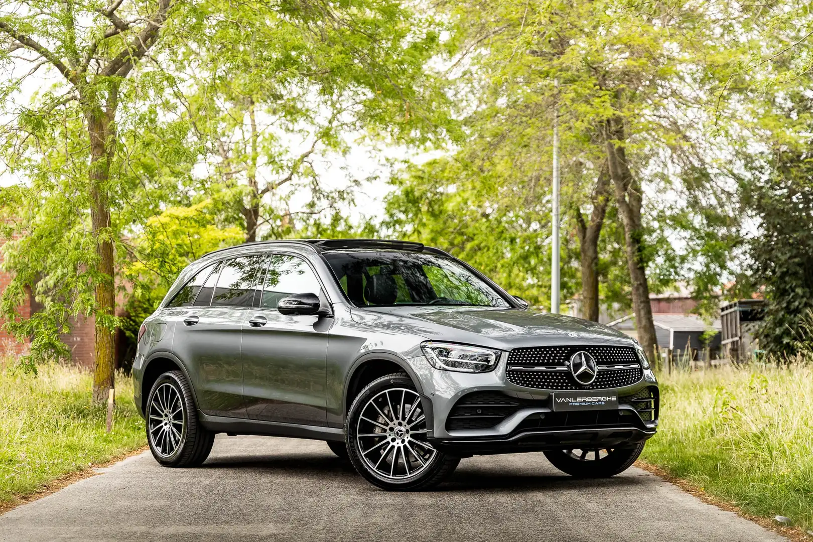Mercedes-Benz GLC 300 de 4-Matic AMG * Pano * 360 * LED * Mem Seats * Gris - 1