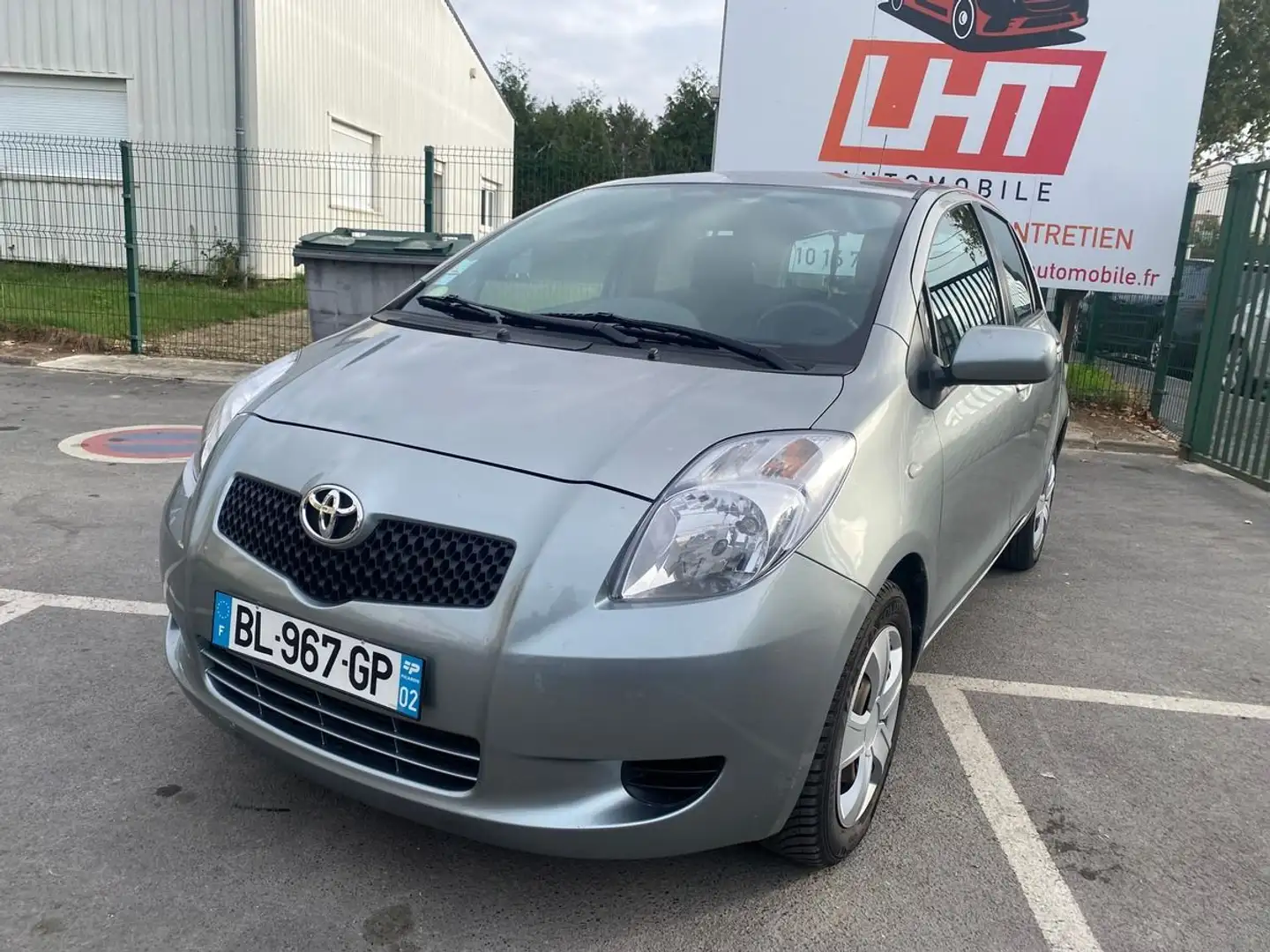 Toyota Yaris ii 1.3 vvti 87ch luna Gris - 1
