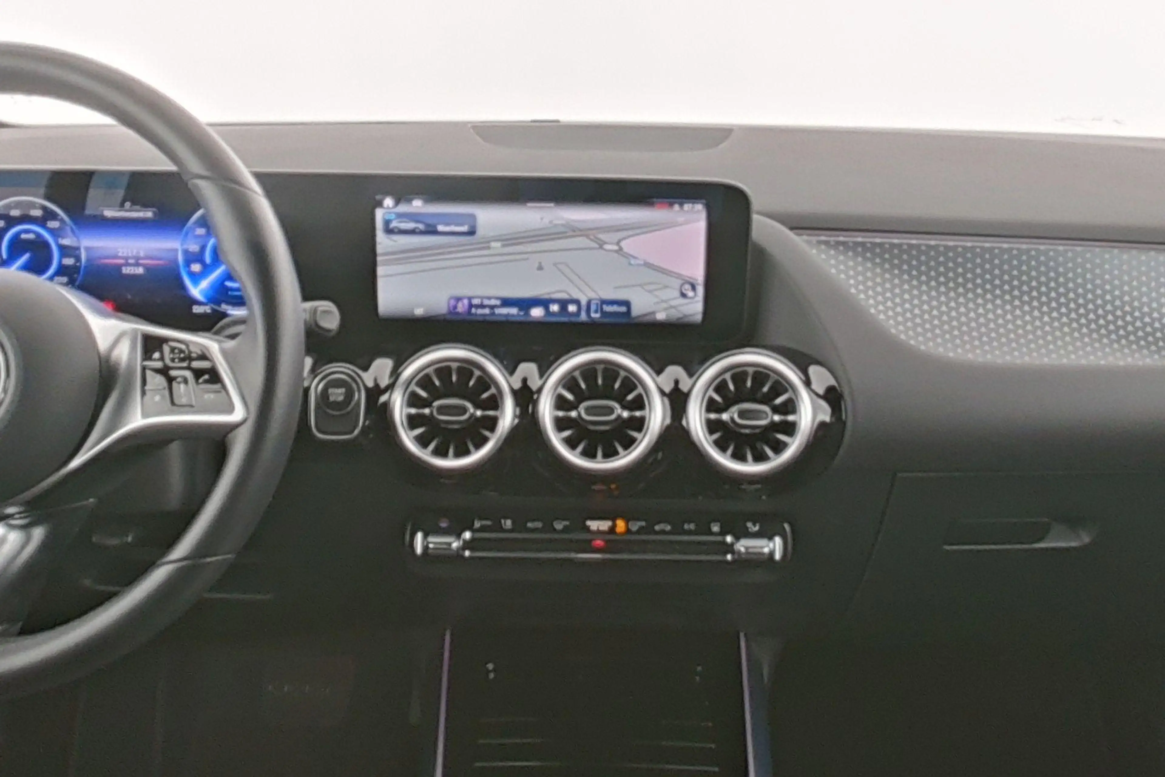 Mercedes-Benz EQA 250 250+ Business Line Business Line 67 kWh — photo 15