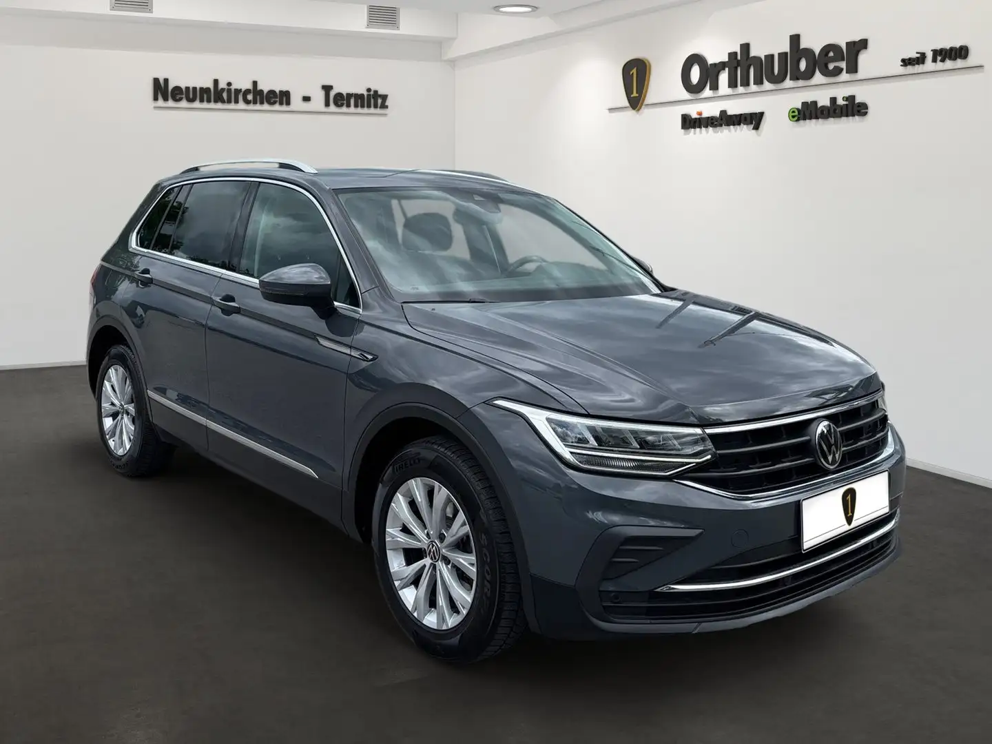 Volkswagen Tiguan 2,0 TDI Life DSG Grau - 2