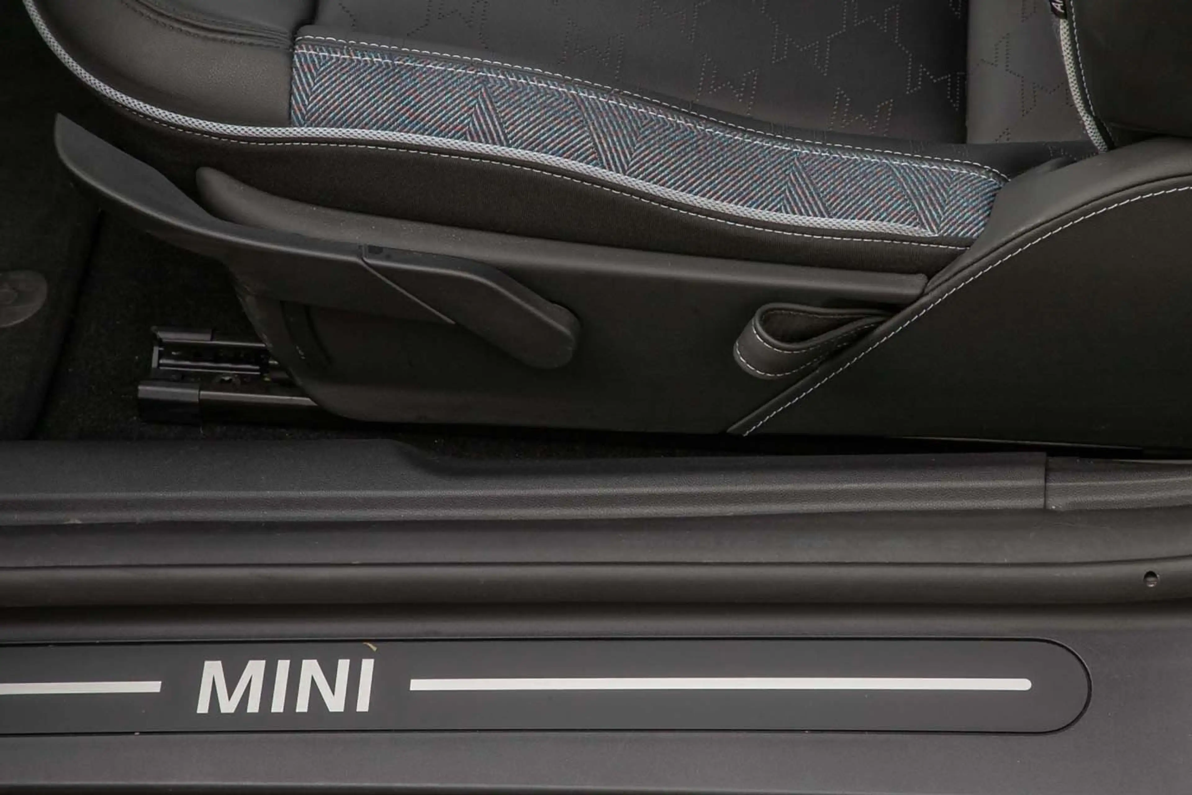 MINI Cooper SE HeadUp Pano Sitzhzg Rkam LED Komfort — photo 12