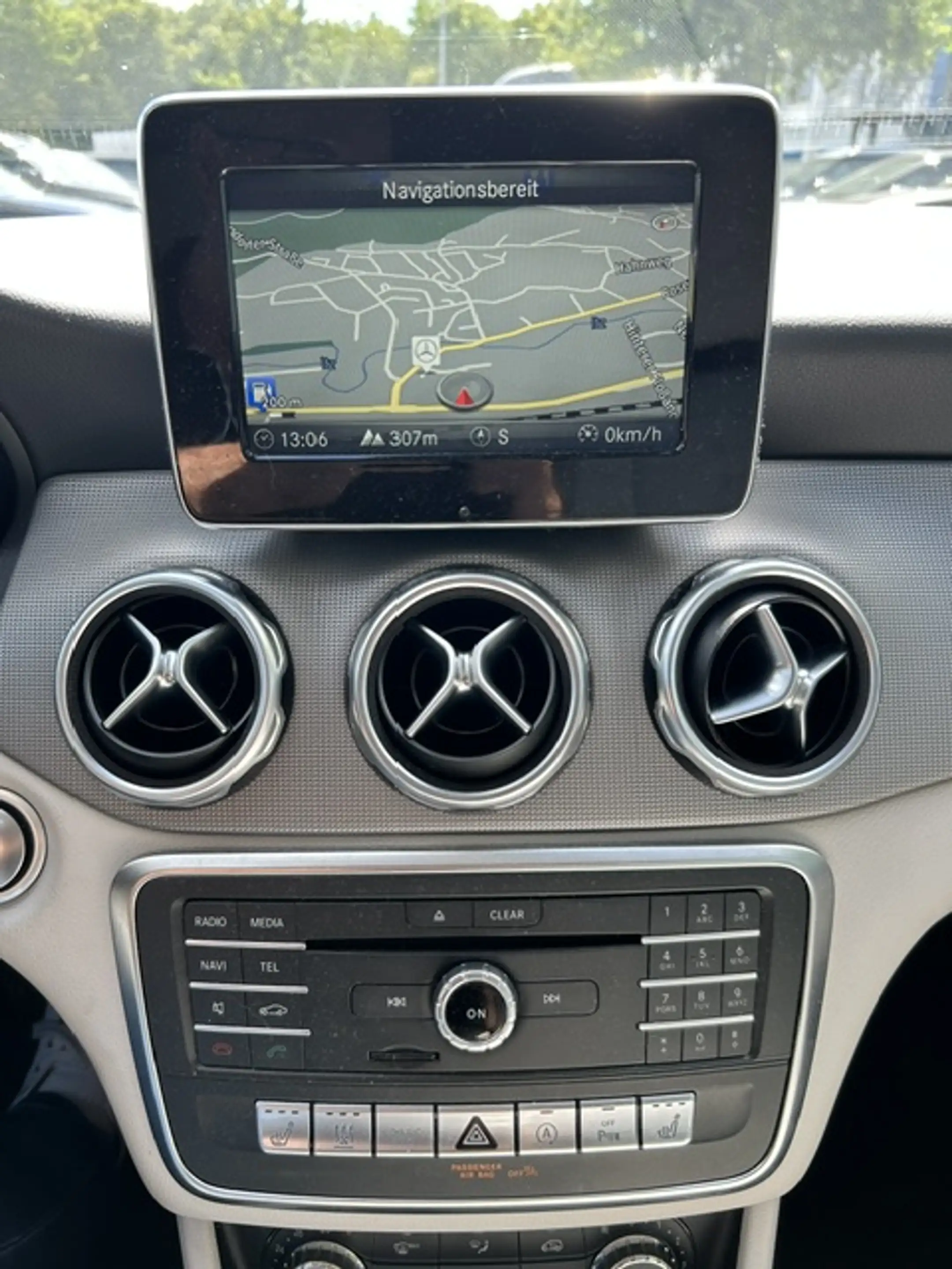 Mercedes-Benz GLA 220 GLA 220 d*STANDHZG*GARMIN*LED*PDC*8-fach bereift* — photo 9