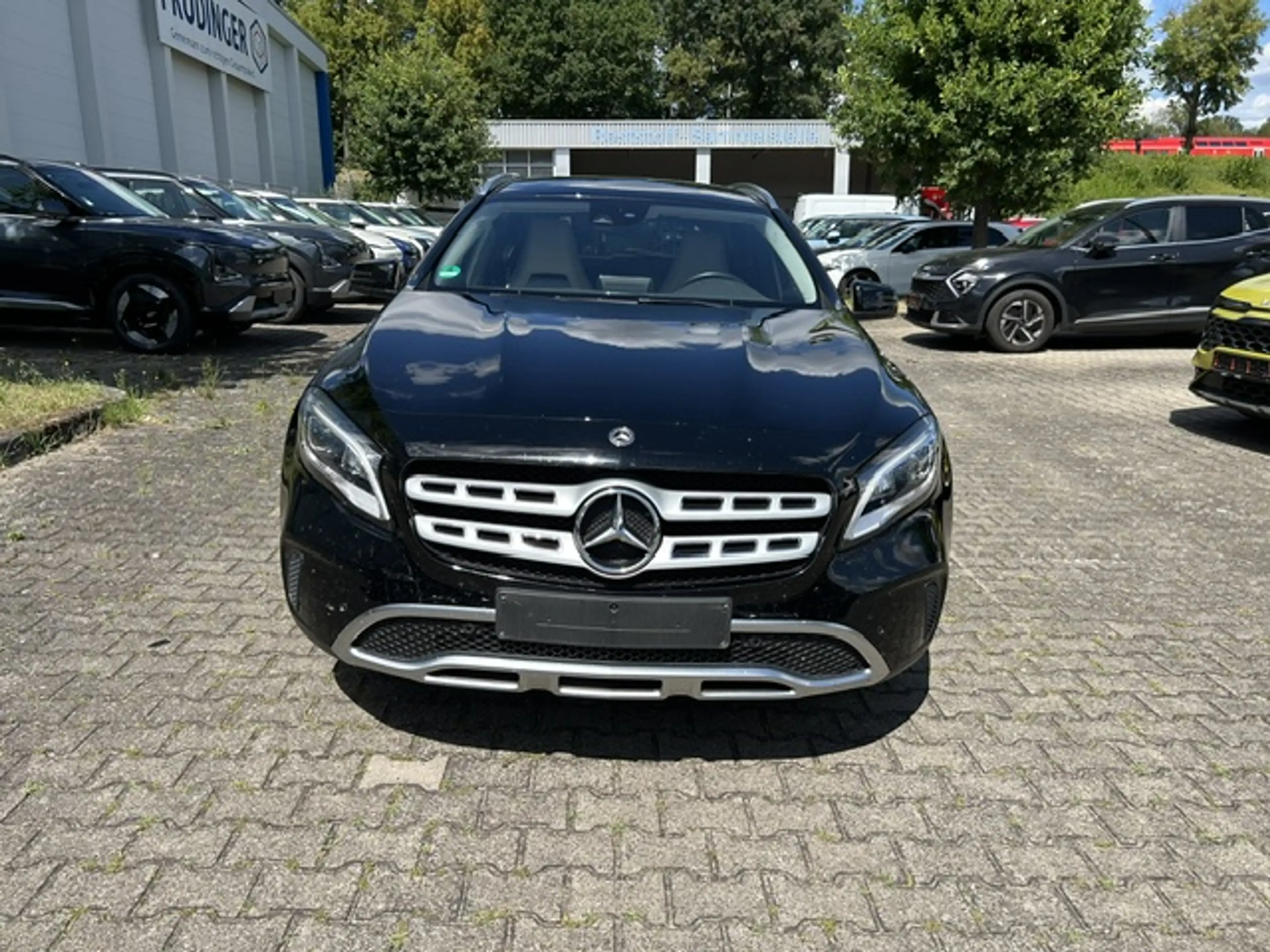 Mercedes-Benz GLA 220 GLA 220 d*STANDHZG*GARMIN*LED*PDC*8-fach bereift* — photo 2