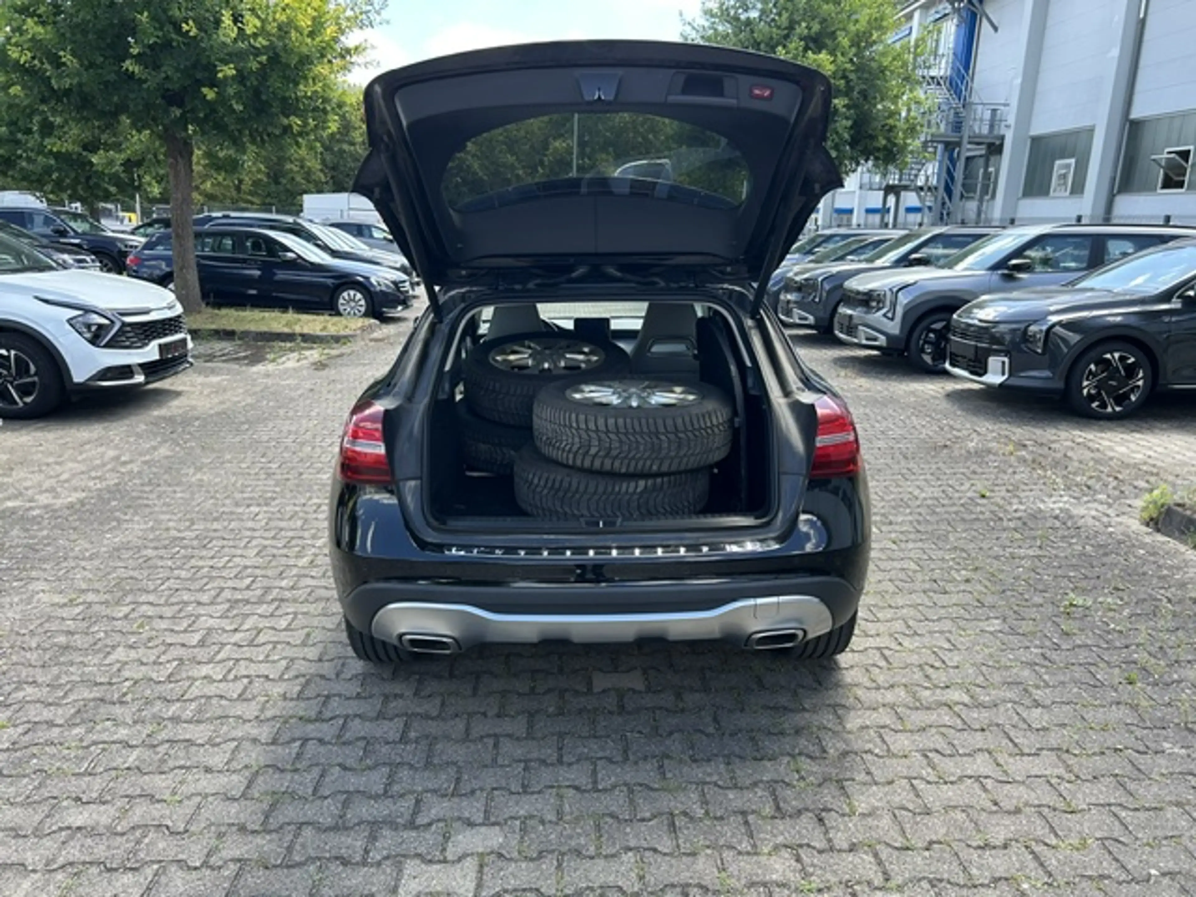 Mercedes-Benz GLA 220 GLA 220 d*STANDHZG*GARMIN*LED*PDC*8-fach bereift* — photo 12