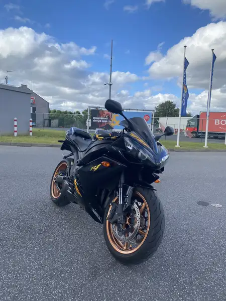 Yamaha YZF-R1 - foto 8