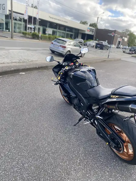 Yamaha YZF-R1