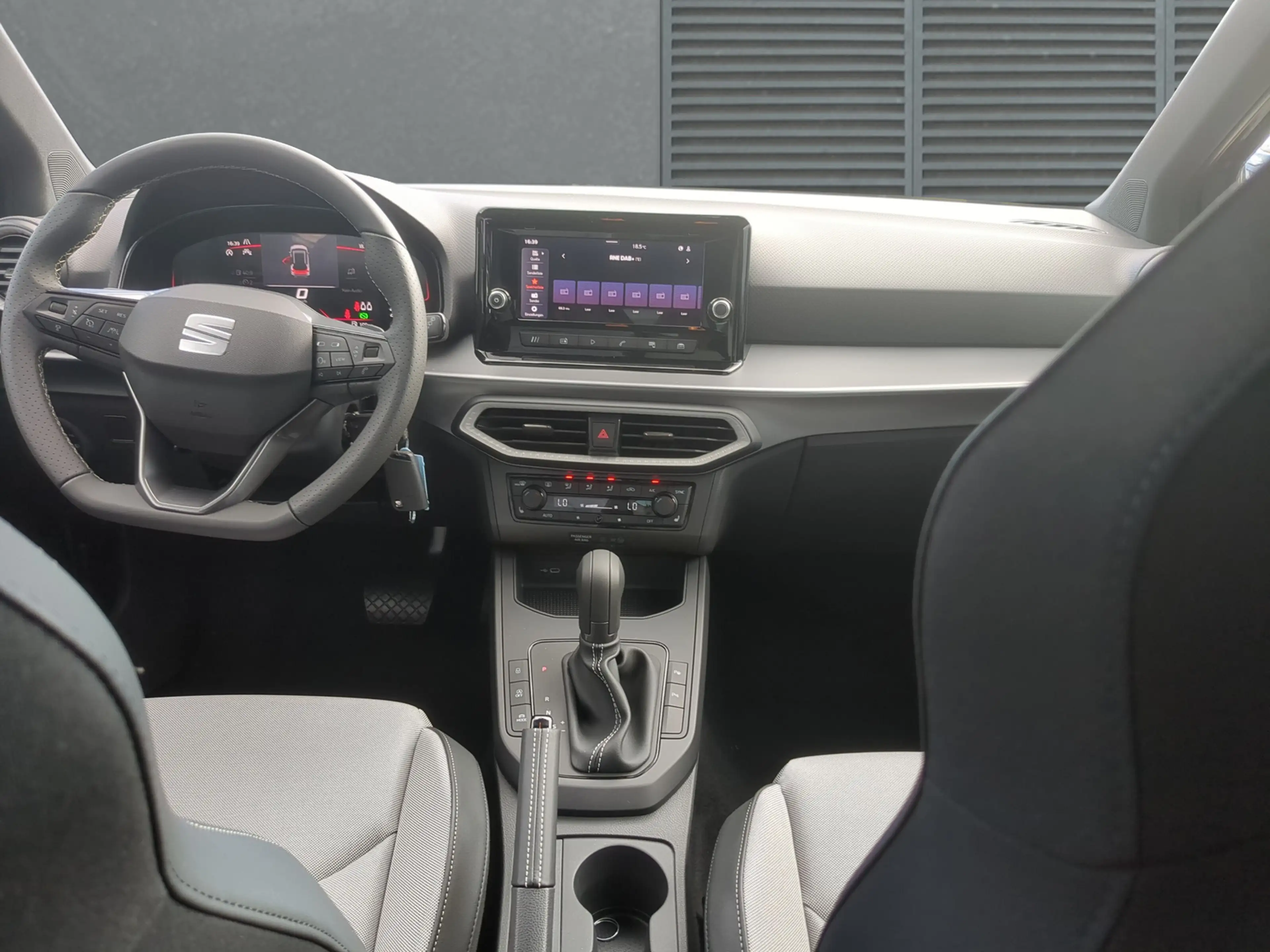 SEAT Arona 1.0 TSI 115 DSG FR SHZ PDC RFK — photo 6