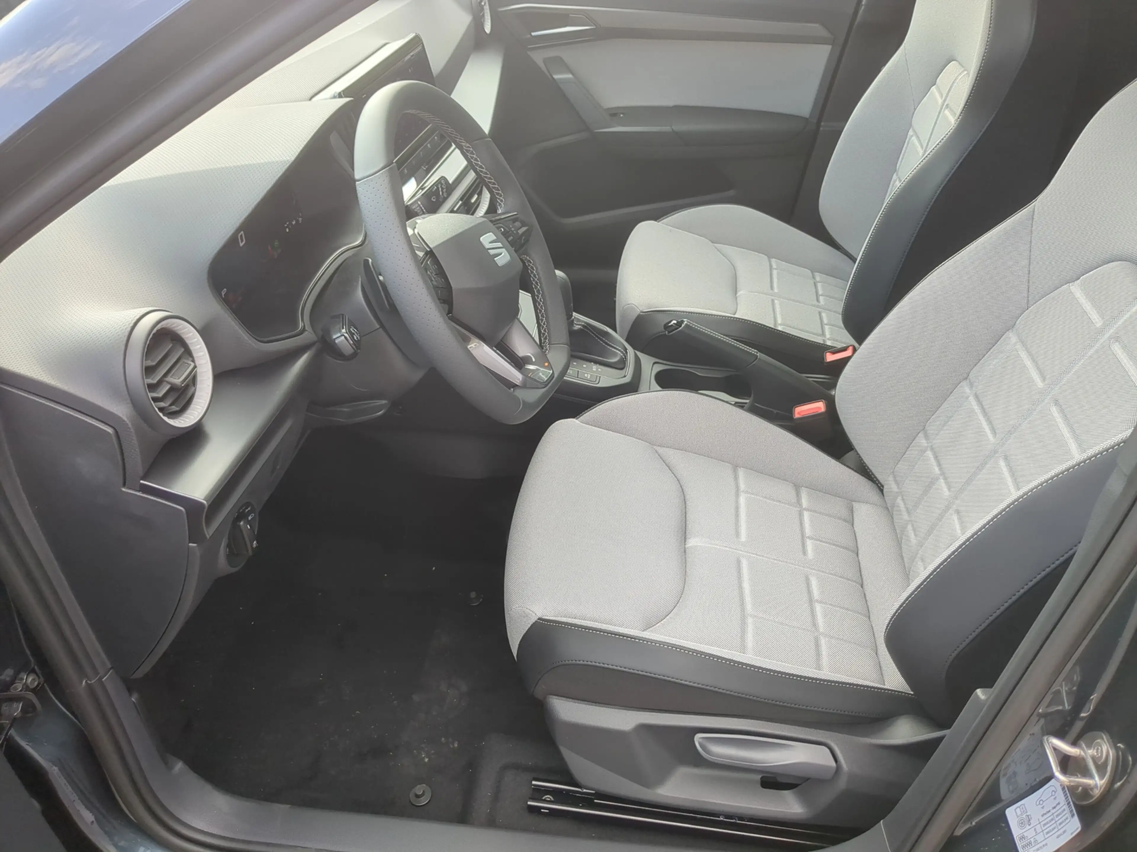 SEAT Arona 1.0 TSI 115 DSG FR SHZ PDC RFK — photo 5