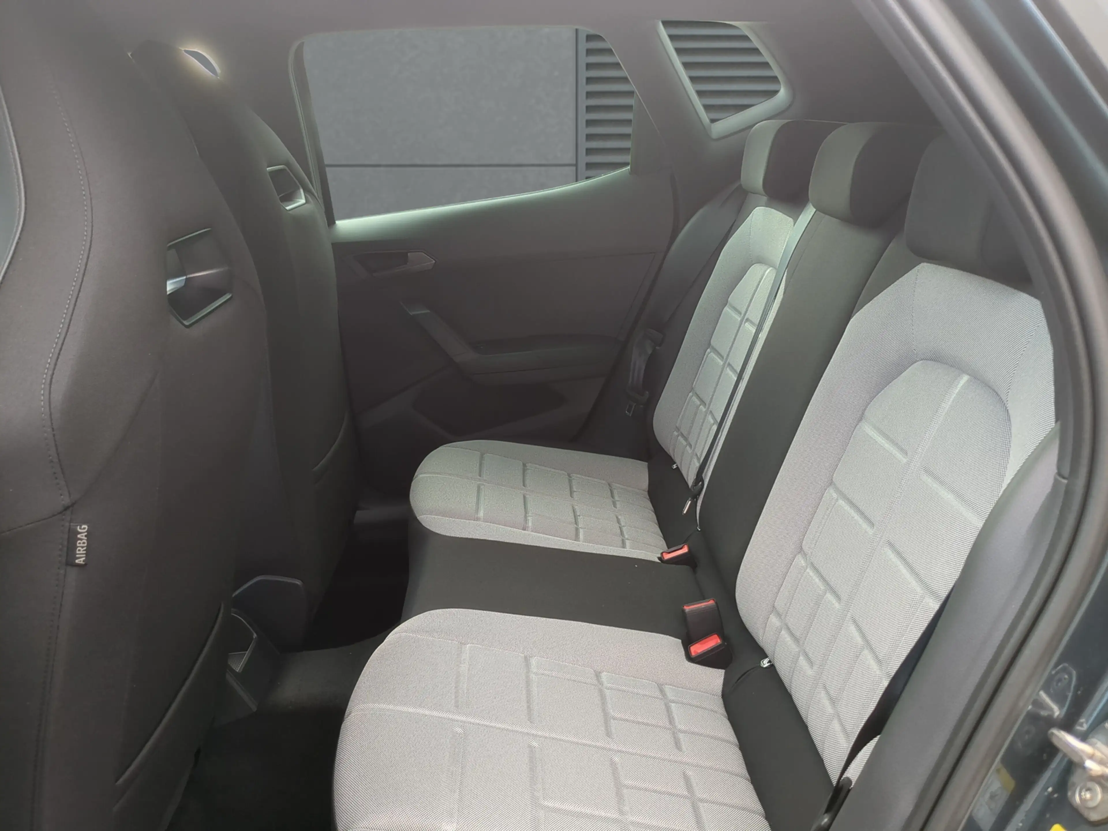 SEAT Arona 1.0 TSI 115 DSG FR SHZ PDC RFK — photo 7
