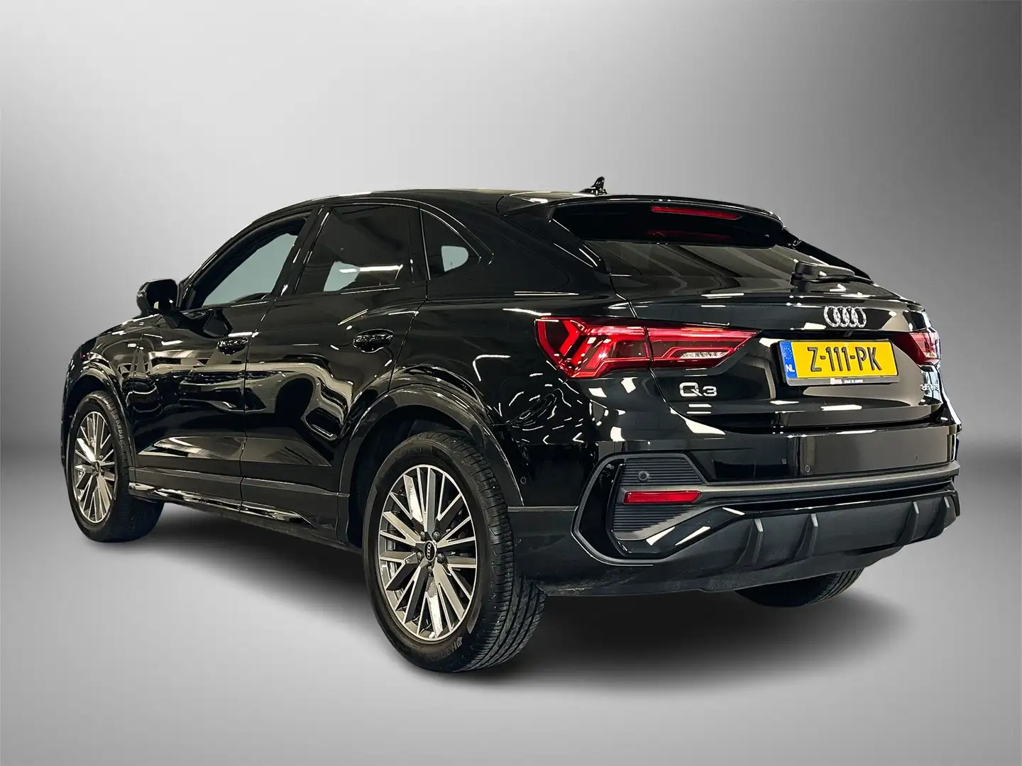 Audi Q3 Sportback 35 150pk TFSI S Edition Competition Stoe Schwarz - 2