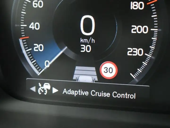Volvo XC90 2021, foto 16